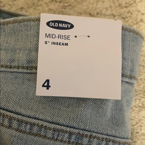 Old navy mid rise light wash shorts - Picture 2 of 3
